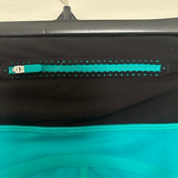 Lululemon Smooth Stride Crop Viridian
Green Pants Size 4 - Picture 5 of 9